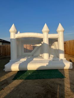 White jumper (Wasco,CA)