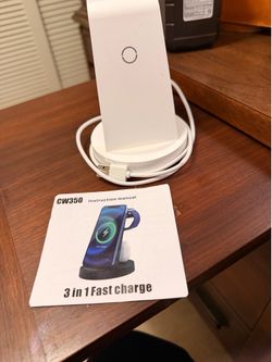 White IPnone 3 in 1 Charge