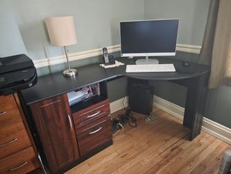 Corner desk