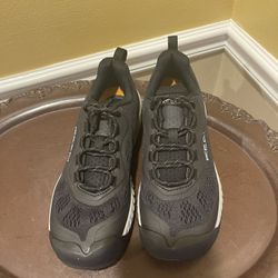 NWOT Women’s Keen Trail Shoes