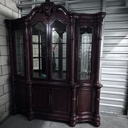 Stunning China Cabinet/ Hutch