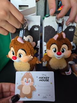 Disney Pop Mart Mickey Family Keychain – Dale