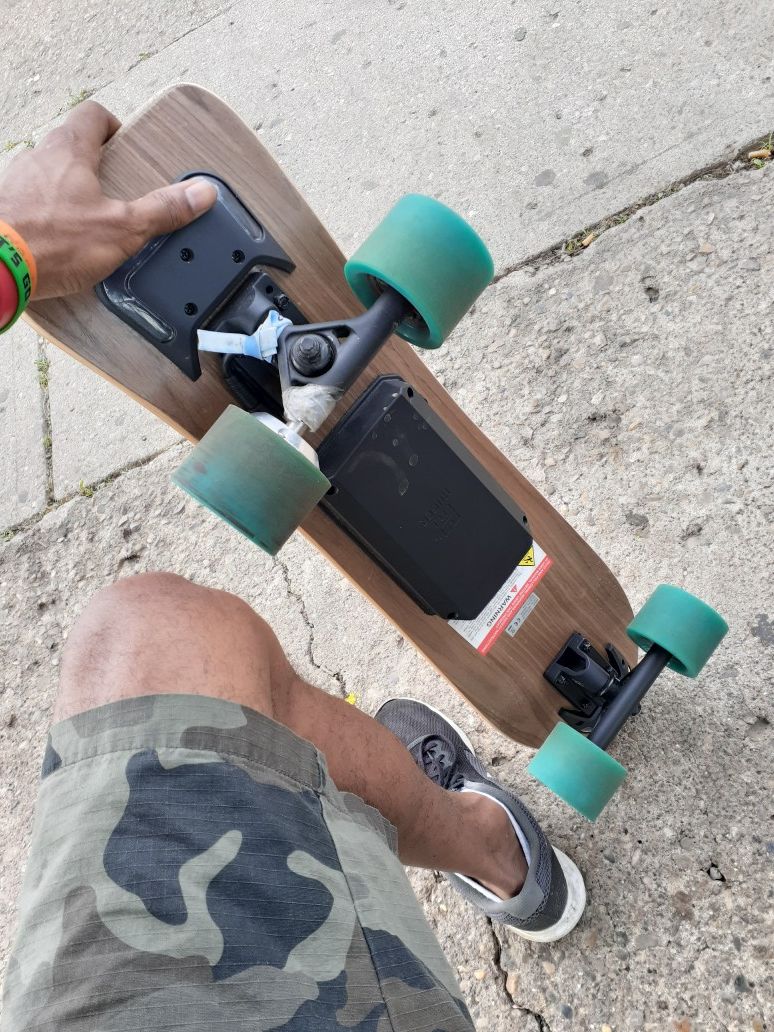 Huger tech electric skateboard