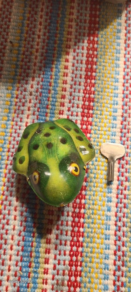 Antique Tin Windup 1920s Frog In Excellent Condition Collector's Item Collector's Item Collectors Item.