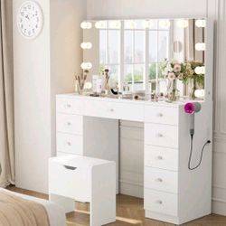 White Vanity Table With Mirror And Stool