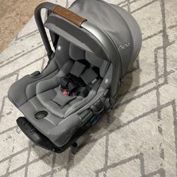 Nuna Car seat 
