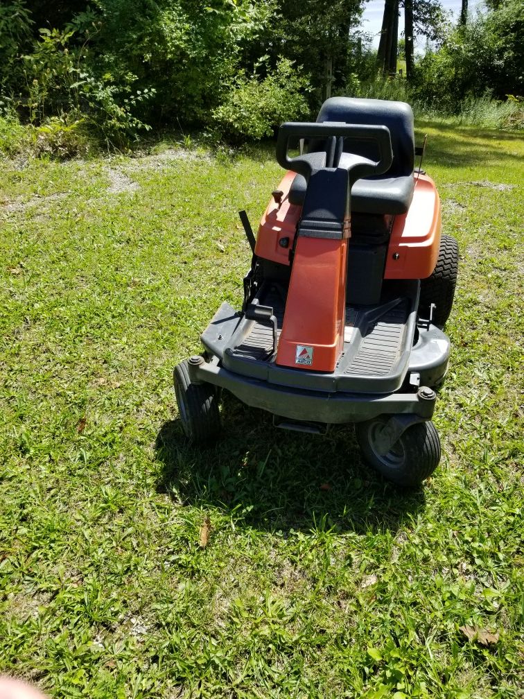 Simplicity zero turn mower with bagger