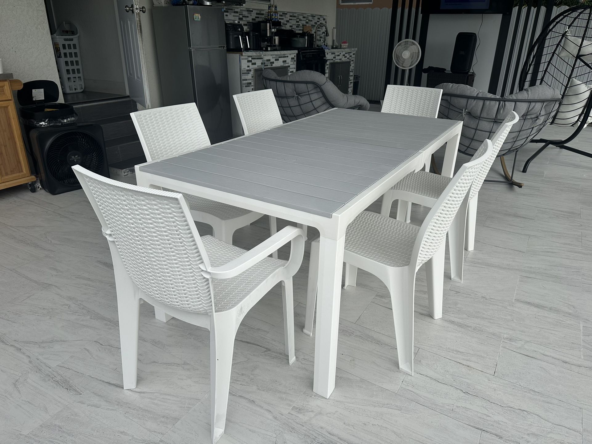 Patio Dining Set for 6 ( New