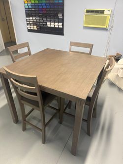 High Chair Dinning Table New!!!