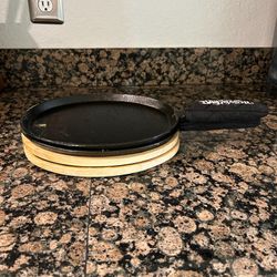 Bayou Classic Cast Iron Fajita Pan w/ Trivet and Handle Mitten