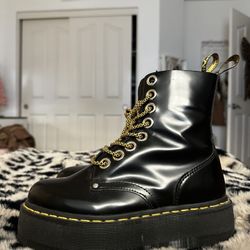 Dr. Martens Jadon Max, Size 7