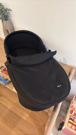 Mima Baby Carrycot in Black Bassinet