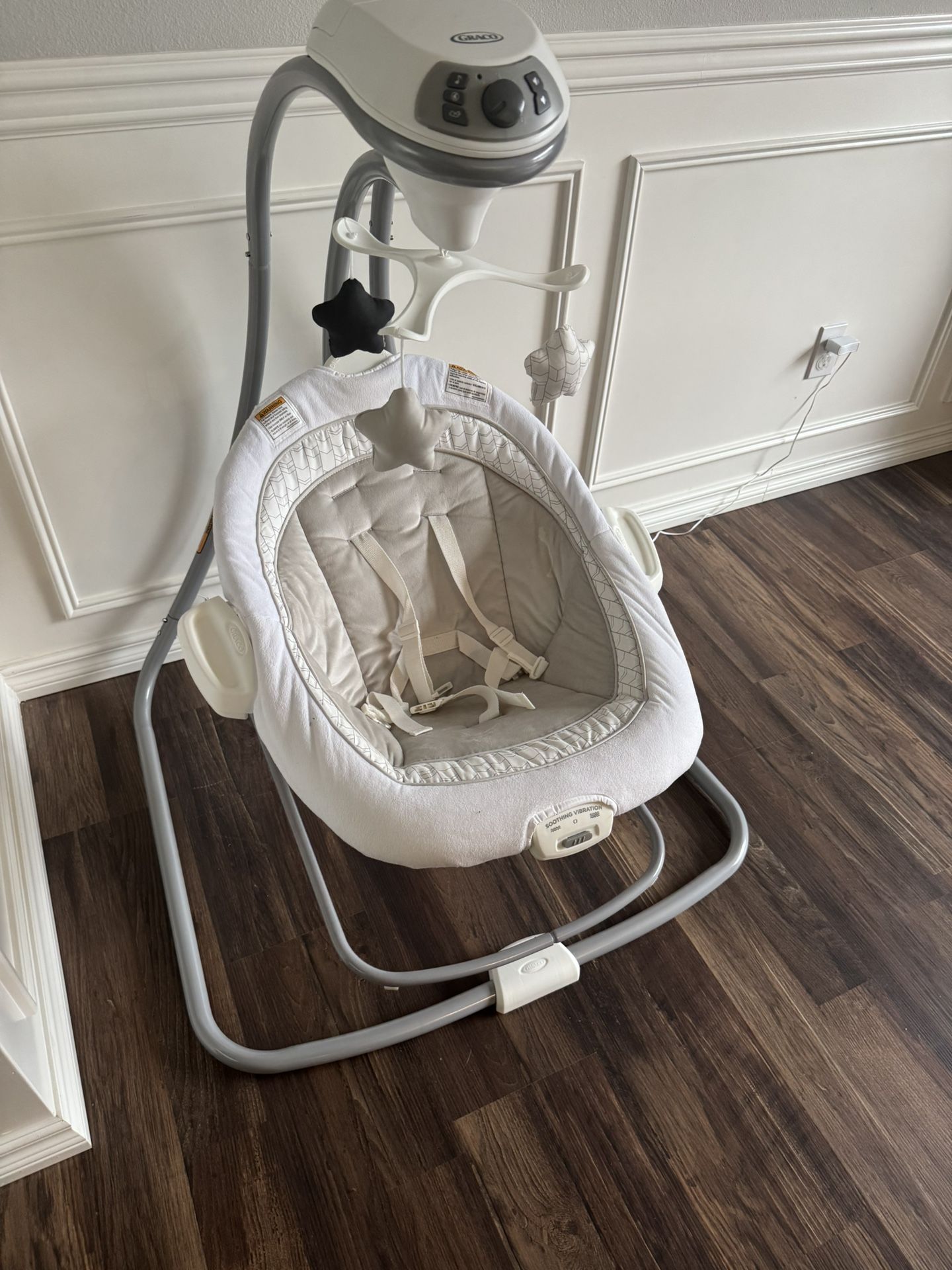 Like-new Graco Duet Connect Baby Swing & Bouncer