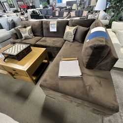 Cozy Brown Sofa Chaise $1899🤎😍