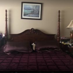 King Bed With 2 Dressers And A Vanity