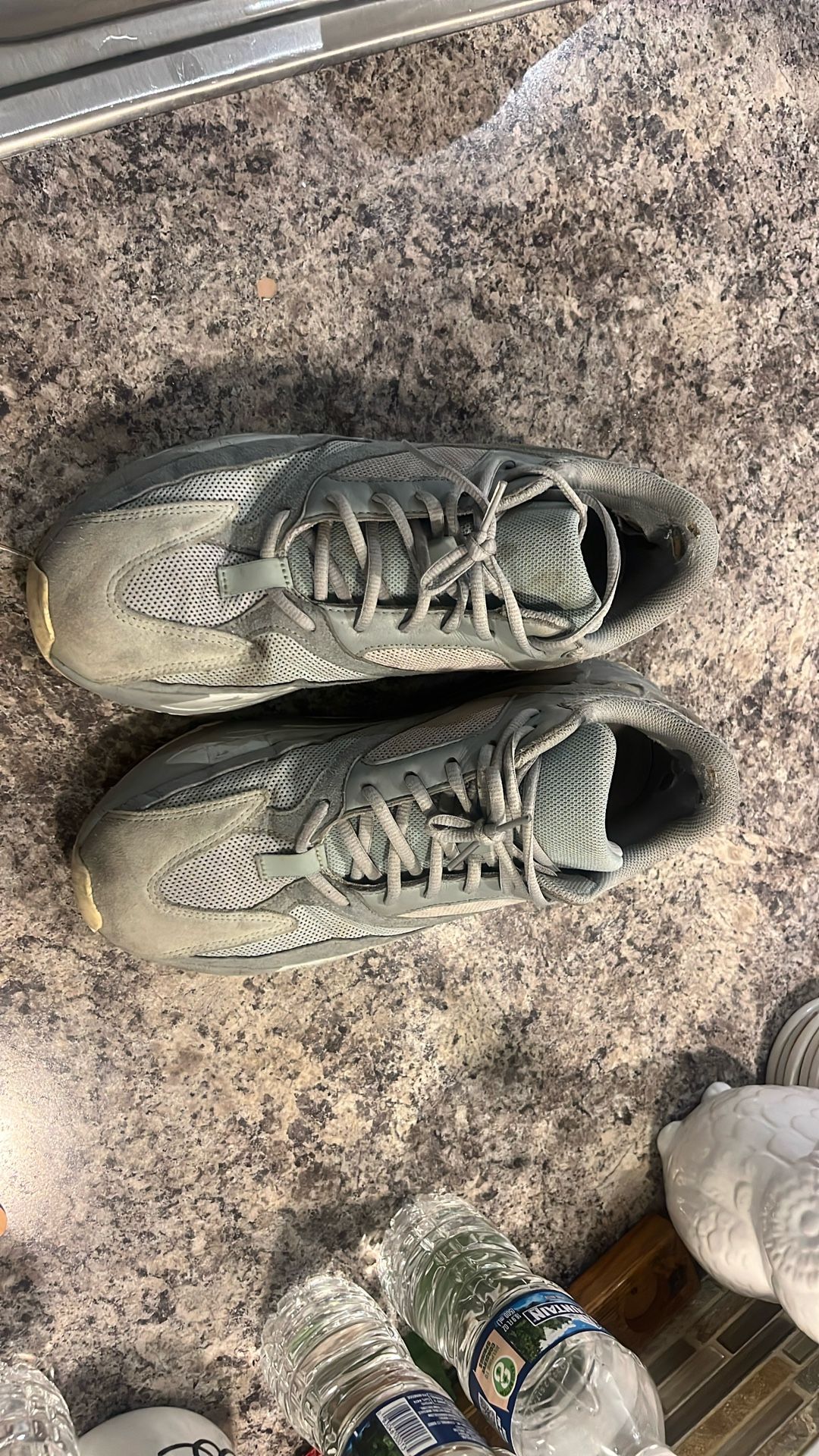 YEEZY BOOST 700 Inertia Size 12 Used