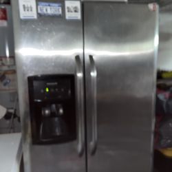 Frigidaire French Door Refrigerator 