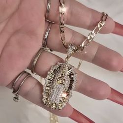 Virgen Mary Chain Necklace And Charm 45$ 14K Gold Laminated Non Tarnish Excellent Quality Jewelry 