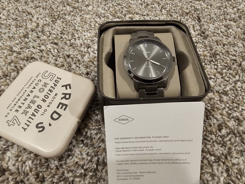 Fossil Watch With Commemorative Tin Box