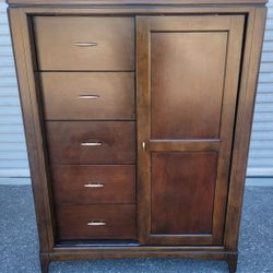 (FREE DELIVERY) Haverty's Gramercy Chest Of Drawers Dresser 