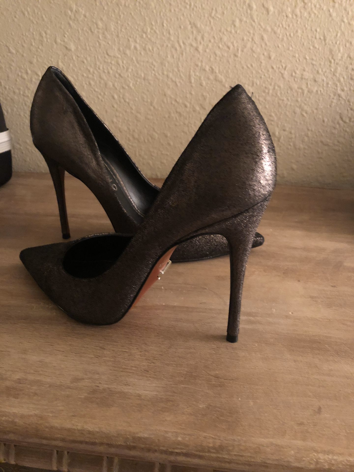 Corano Brazil leather high heels size 8