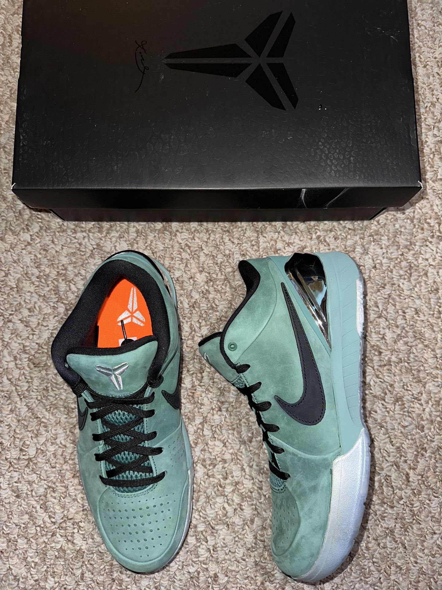 Nike Kobe 4 Og “Girl Dad” Size 10 (DS/New) ❤️🔥