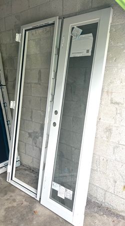 (1) Impact Glass Door ES-EL300 27 x 88 3/4 Swing Door with Frame / Puerto De Impacto con Marco “NEW”