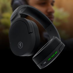 Mackie MC-40BT Wireless Over-Ear Headphones With Mic Control
