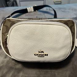 Brand new Coach Signature Canvas Belt Bag / Crossbody in tan signature print with white leather front and gold hardware.