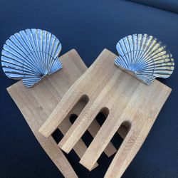 BAMBOO/SILVER SALAD SERVERS CLAWS WITH METAL SEASHELLS 