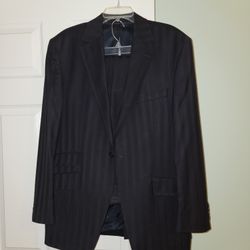 European 100 % Pure  Wool  Suit In US Size Jacket 46L And Pans 38x30 Amazing Suit Like New 
