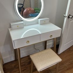 Vanity mirror Makeup Station