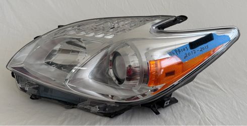 2012-2015 Toyota Prius driver side headlight assembly