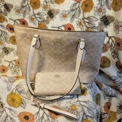 Cream Coach Bag/matching Wallet
