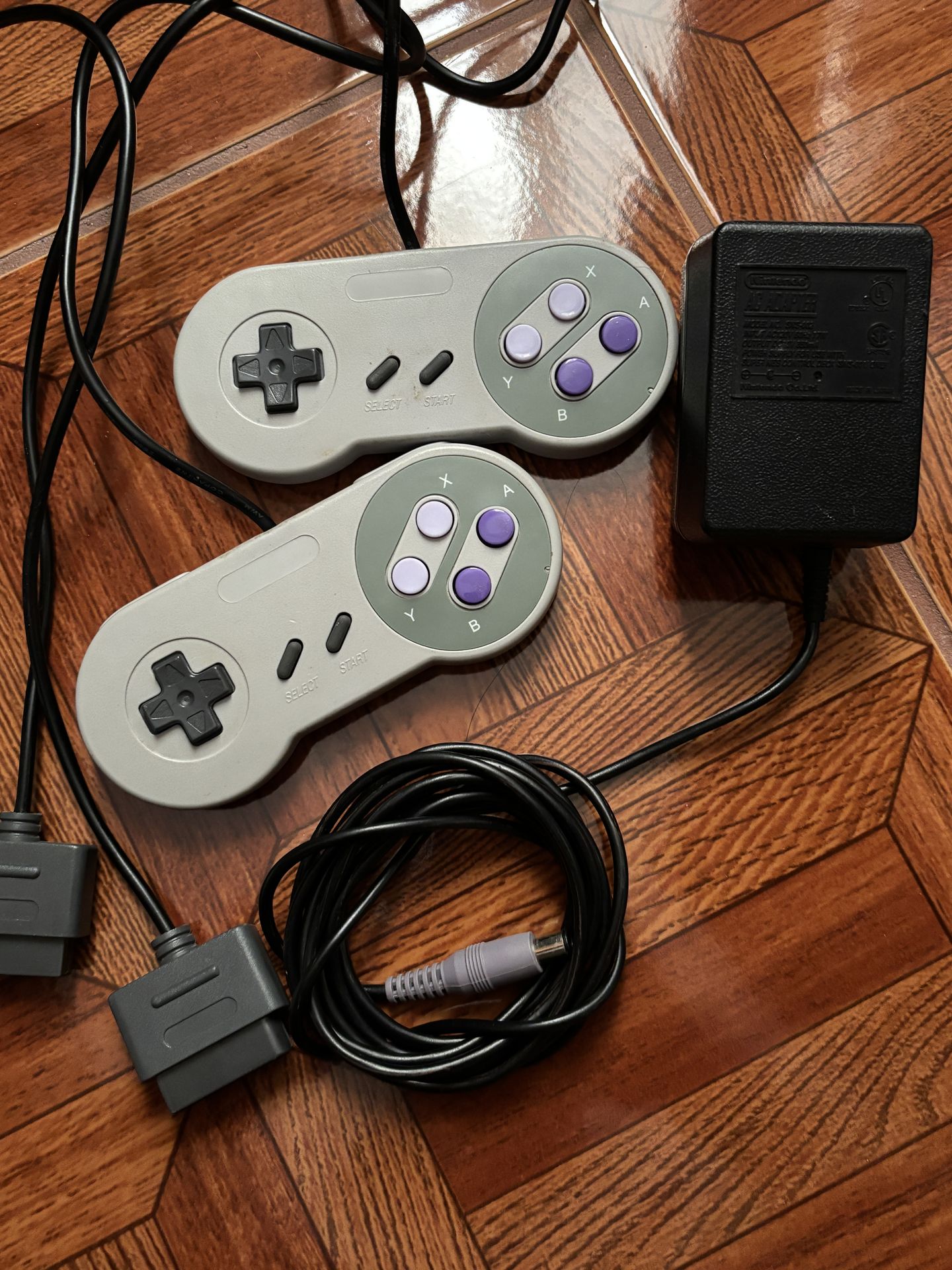 Super Nintendo controllers/AC adapter