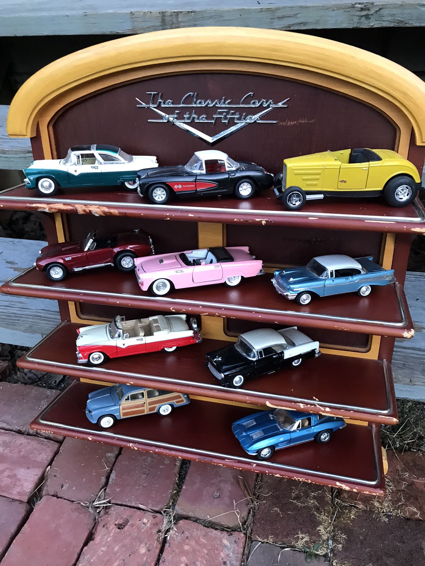 Franklin Mint Classic Cars Of The 50s Wood Display w/ Die Cast Car Assortment