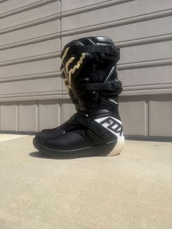 Fox Racing Motocross Boots – Youth Size 7 (Y7) – Black/White
