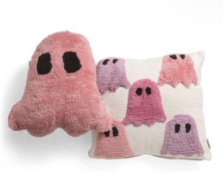 $30 - BNIP - Goblin & Ghoul Textured with Tufted Pastel Ghost Pillow Set of 2 . Square - 20x20”, Ghost - 19x17”. Please pick up within 24 hours grea