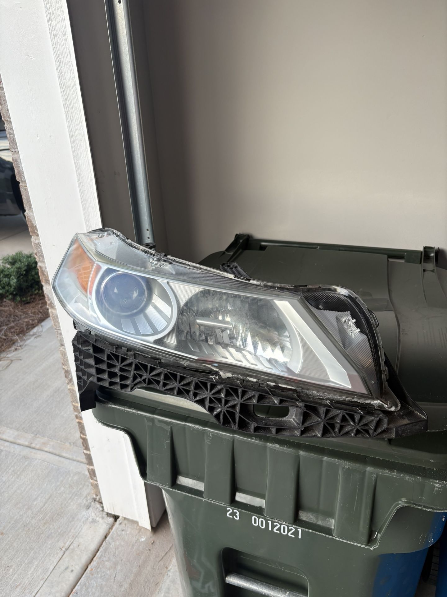 09-11 Acura TL Headlamps With Ballasts
