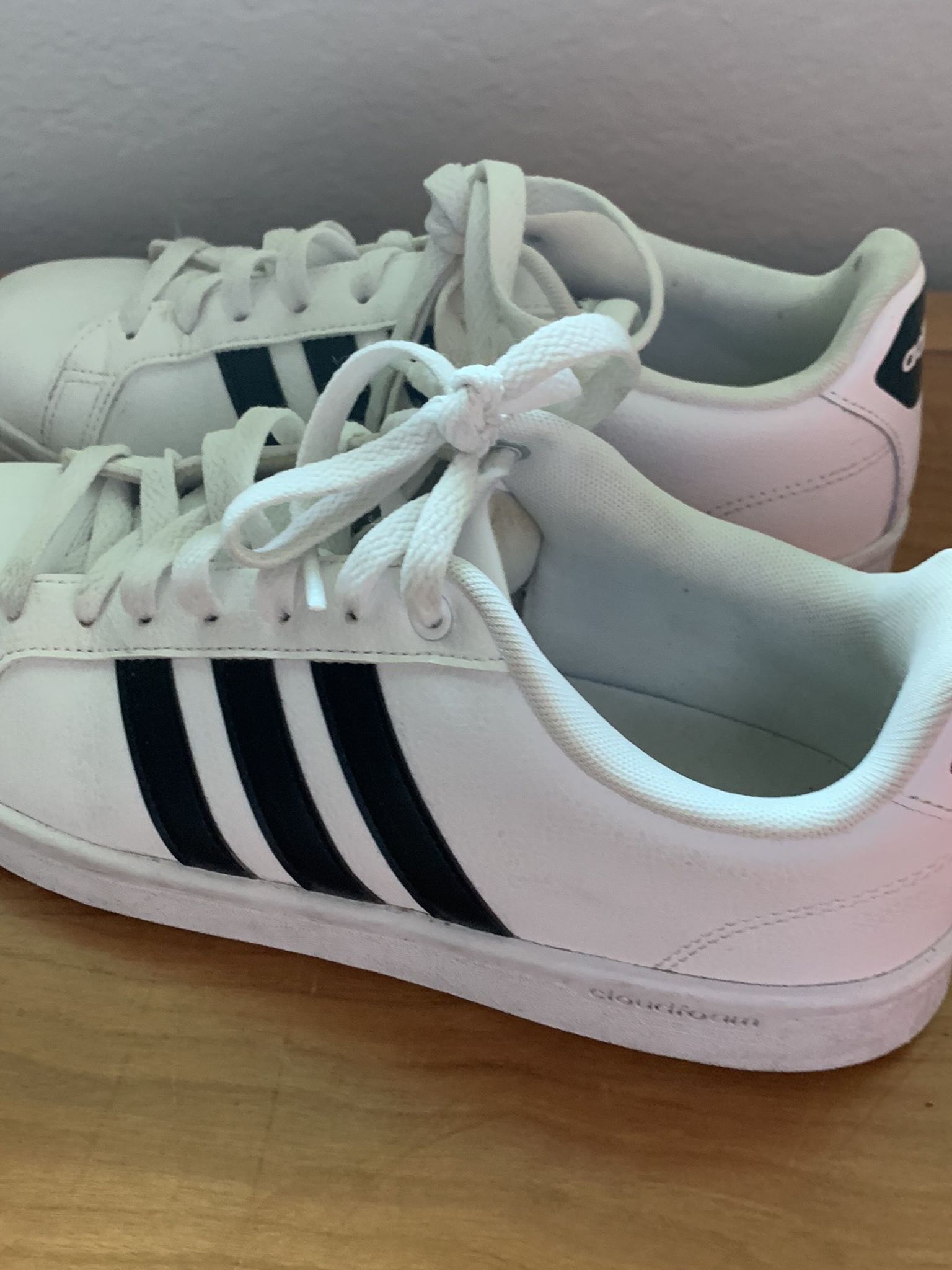 Woman’s Adidas shoes Sz 9 White black stripe