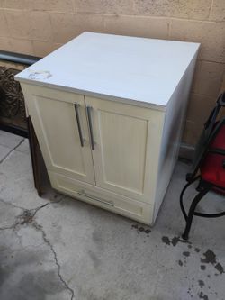 Rollable White Cabinet 