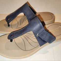 WOMENS CLARK'S SOZE IN PICTURES USED 1 TIME