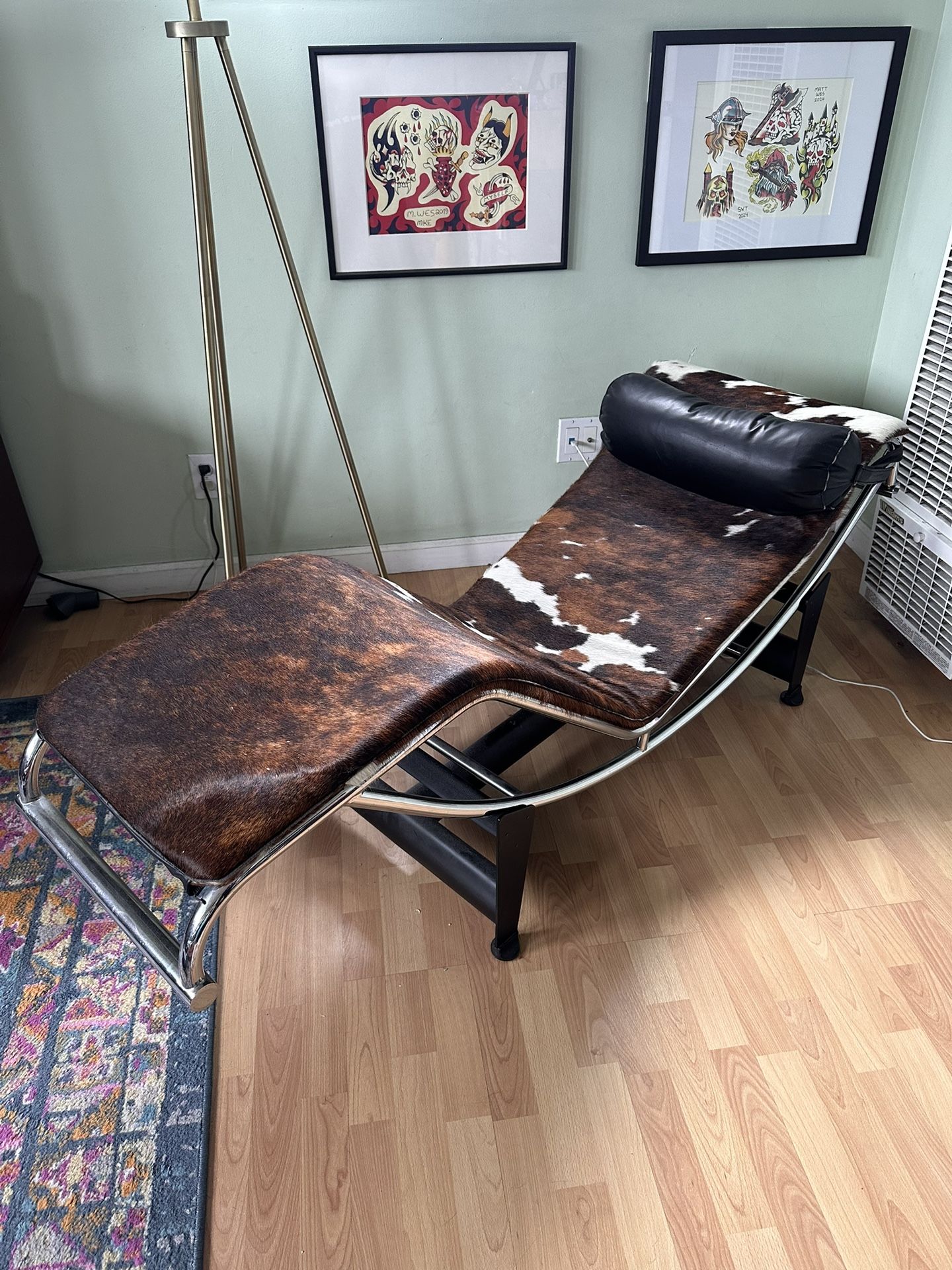 REPLICA of a Corbusier LC4 style chaise lounge