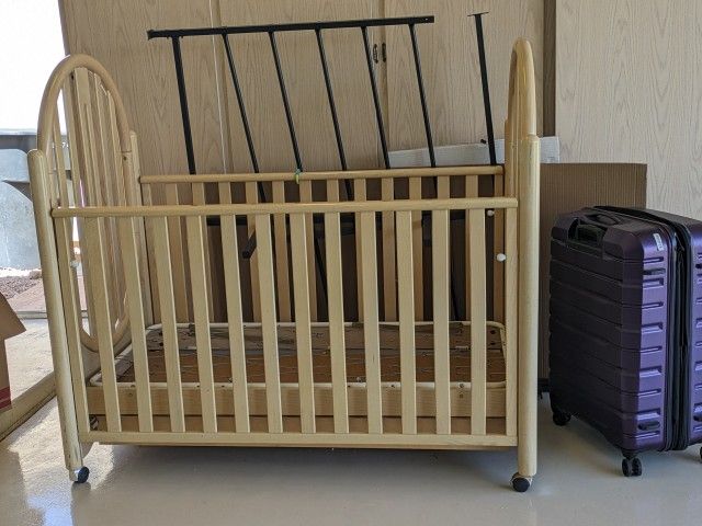 Free Baby Crib Must Pick Up 