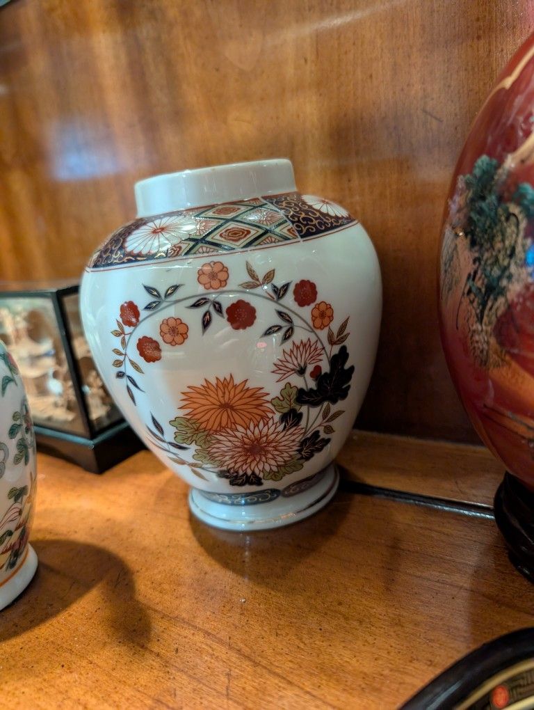 IMARI EMPRESS Porcelain Vase
