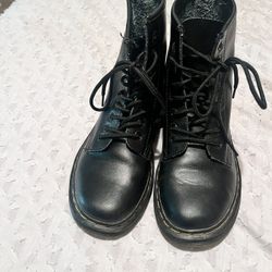 Dr. Martens Look A like