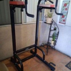 #100.! Pull Up/Dip Bar W/Adjustable Height.