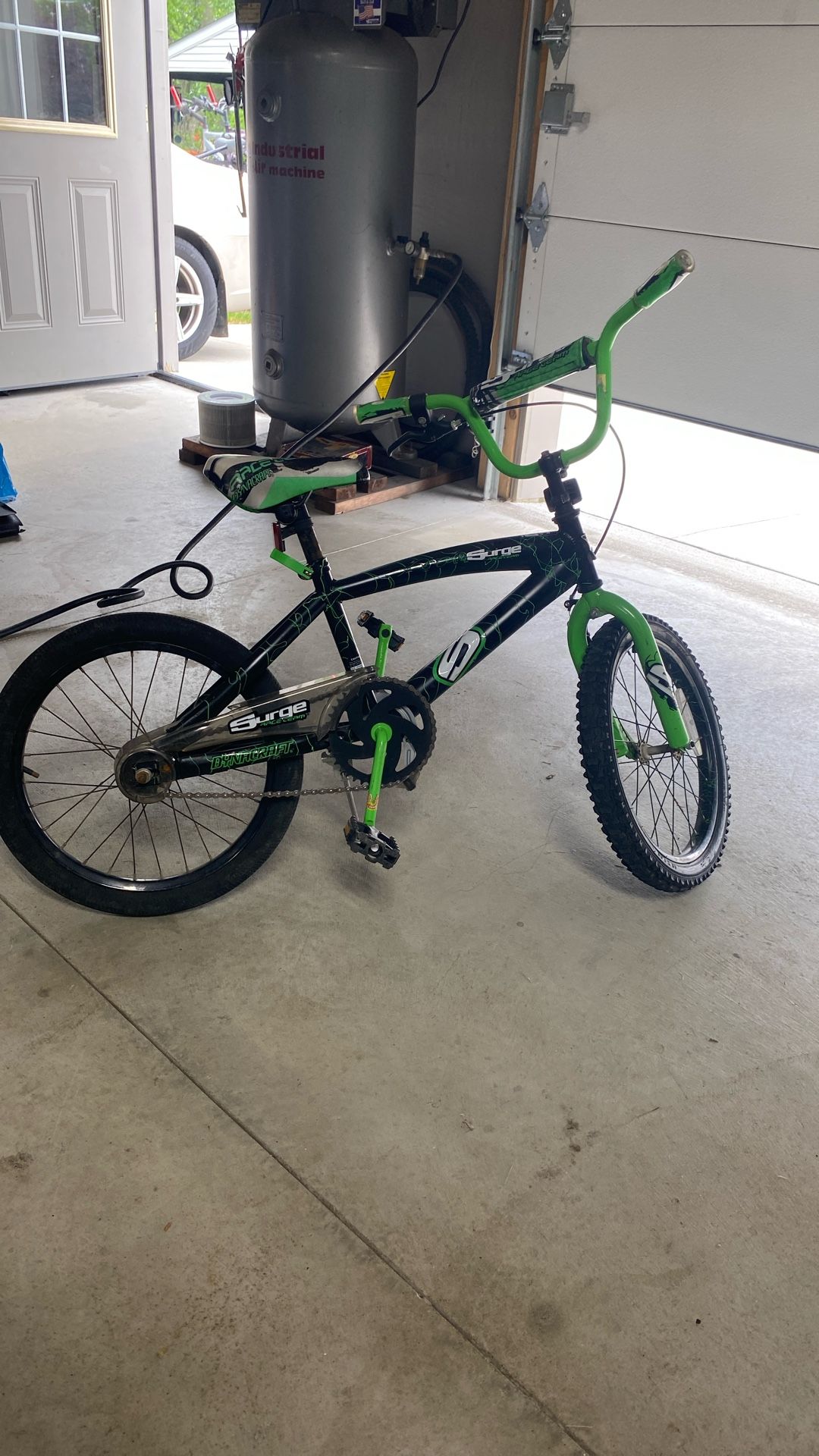 Surge Race Team Kids Bike