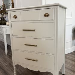 Dresser Vintage 
