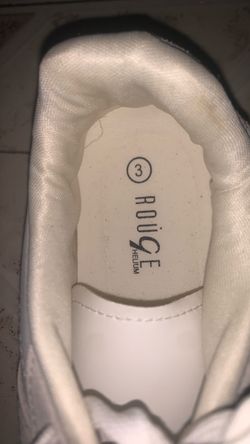 White Sneakers – Size 3